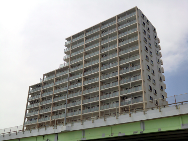 ロータリーパレス国府津の外観