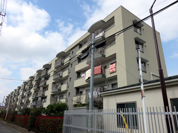 相模台ハイツA号棟の外観