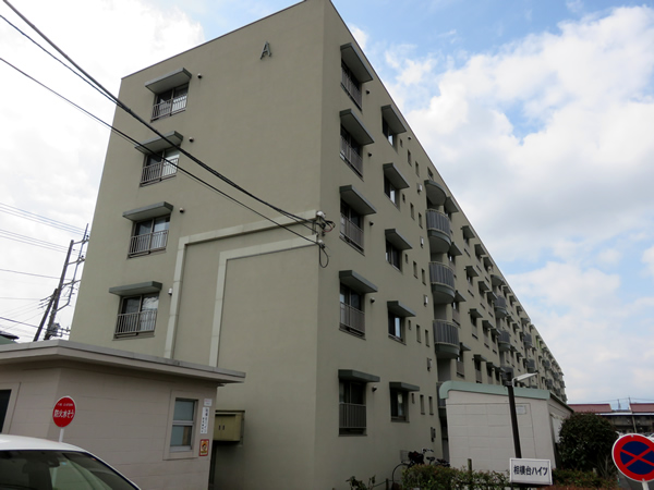 相模台ハイツA号棟の外観