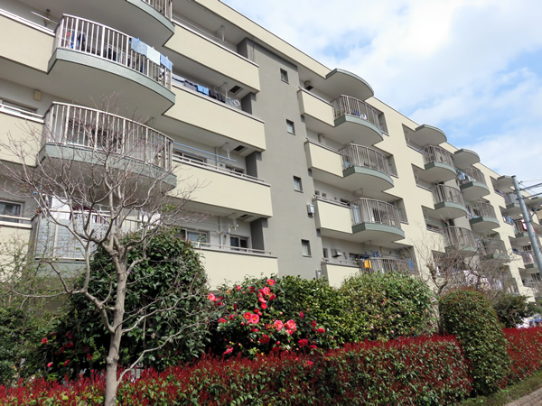 相模台ハイツＢ棟の外観