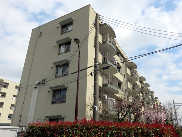 相模台ハイツＢ棟の外観