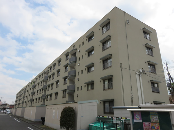 相模台ハイツＢ棟の外観
