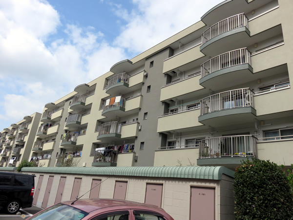 相模台ハイツＣ棟の外観