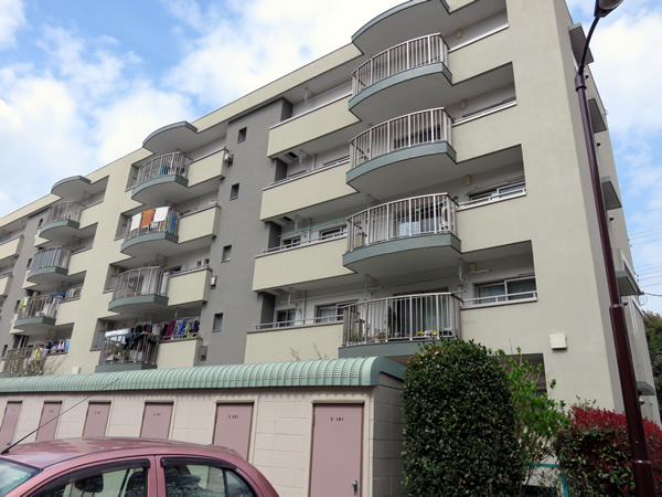 相模台ハイツＣ棟の外観