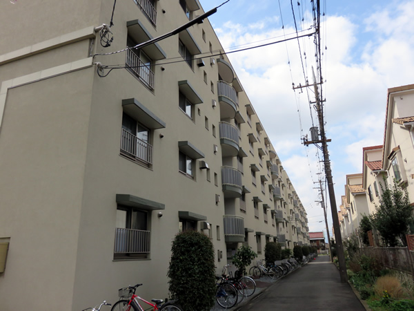 相模台ハイツＣ棟の外観