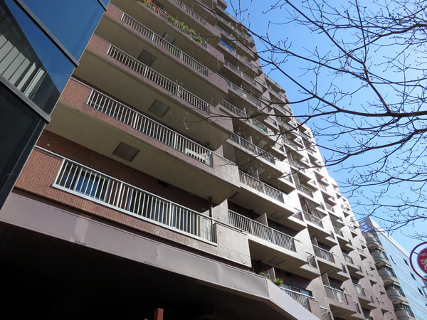 朝日九段マンションの外観