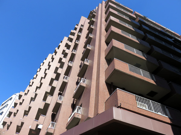 朝日九段マンションの外観