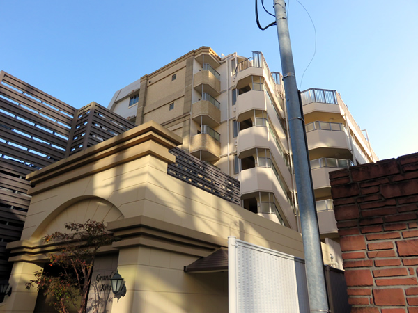 グランシティ喜多見ベラルージュの外観