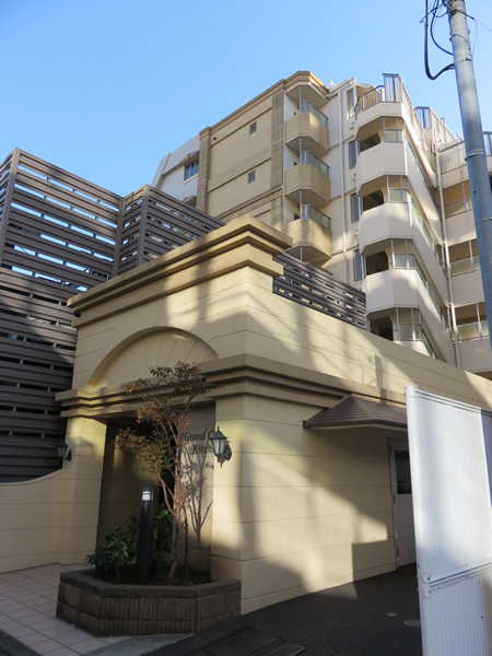 グランシティ喜多見ベラルージュの外観