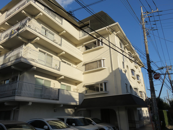 豊栄喜多見マンションの外観