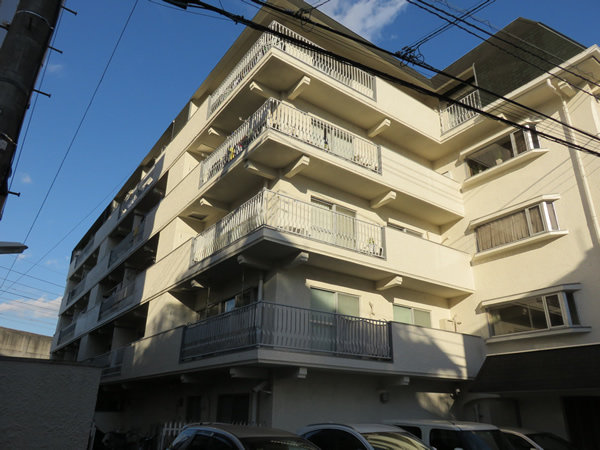 豊栄喜多見マンションの外観