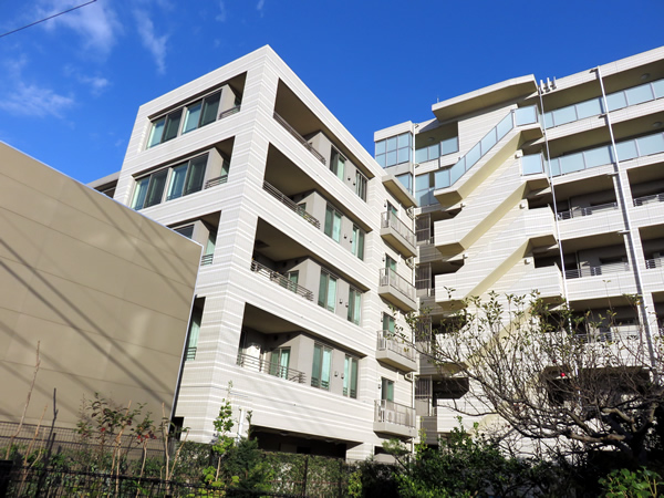 ライオンズ狛江の外観