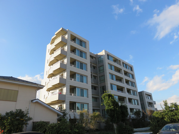 ライオンズ狛江の外観