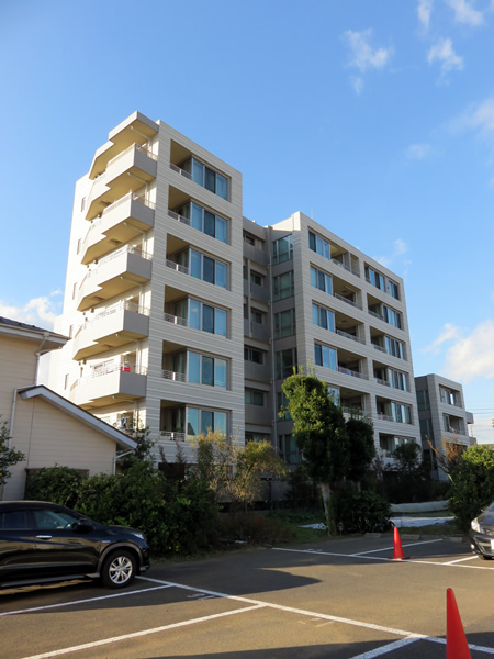 ライオンズ狛江の外観