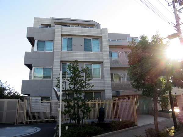 ライオンズ狛江の外観