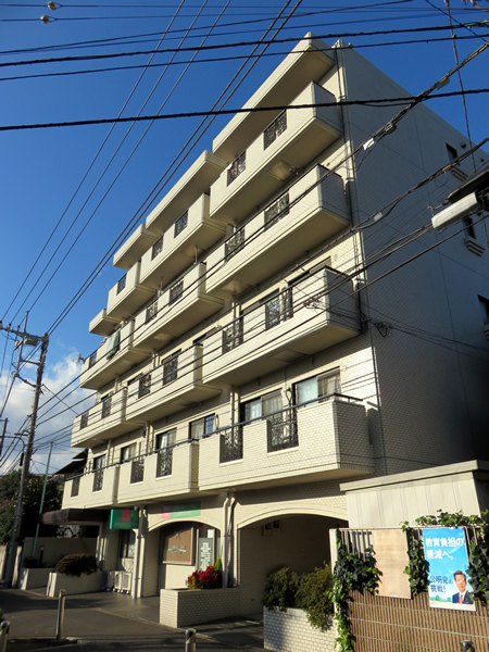 ワコー喜多見マンションの外観