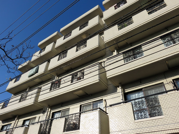 ワコー喜多見マンションの外観