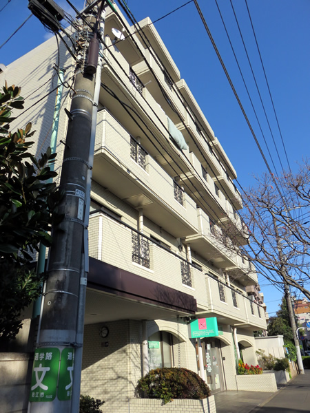 ワコー喜多見マンションの外観