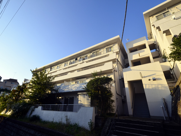 百合ヶ丘ガーデンマンションの外観