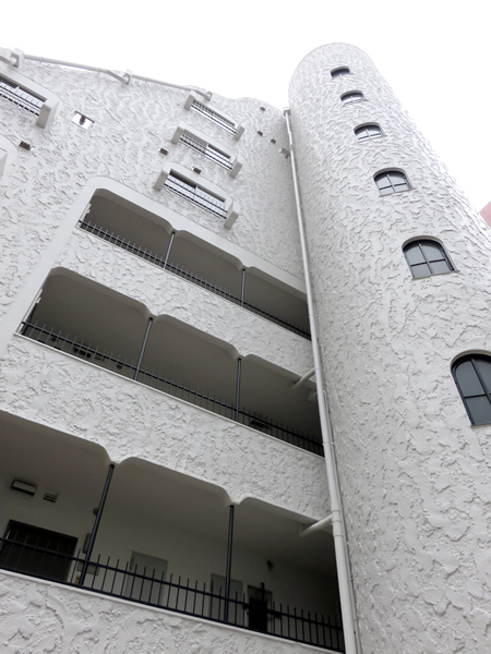 秀和青南レジデンスの外観