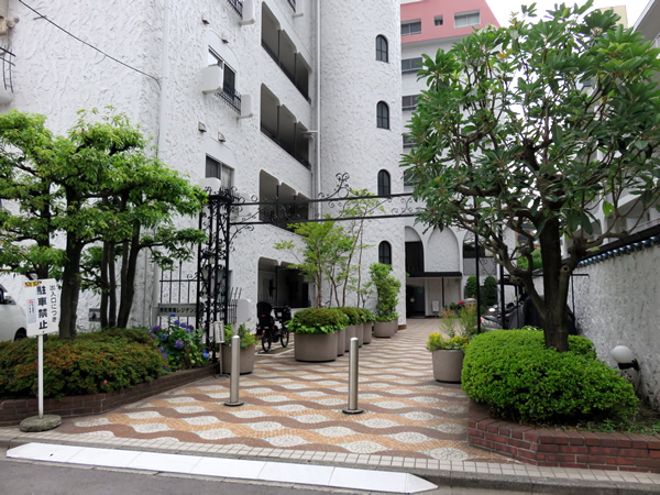 秀和青南レジデンスの外観