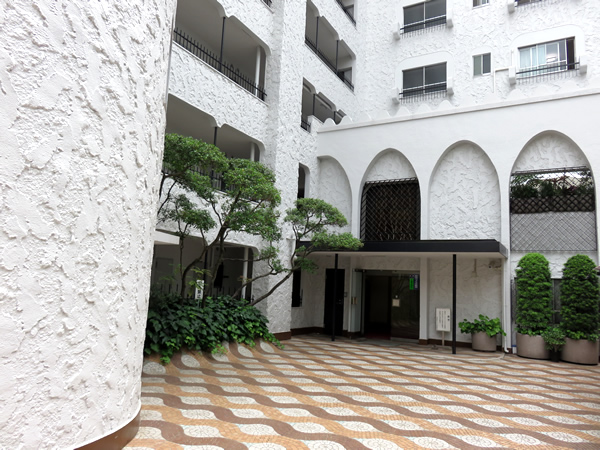 秀和青南レジデンスの外観