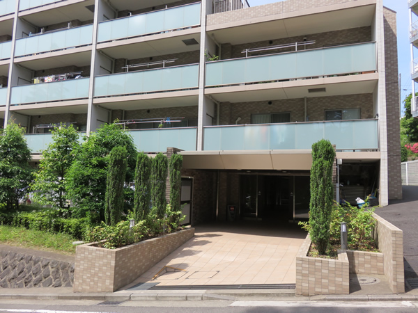 リステージ藤が丘オーバードレジデンスの外観