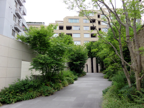 ミッドガーデン赤坂氷川の外観