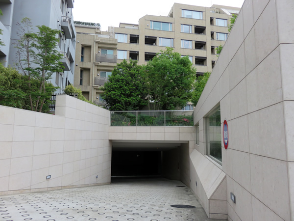 ミッドガーデン赤坂氷川の外観