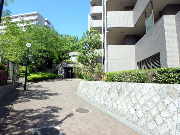 プランヴェール多摩川南久地の丘の外観