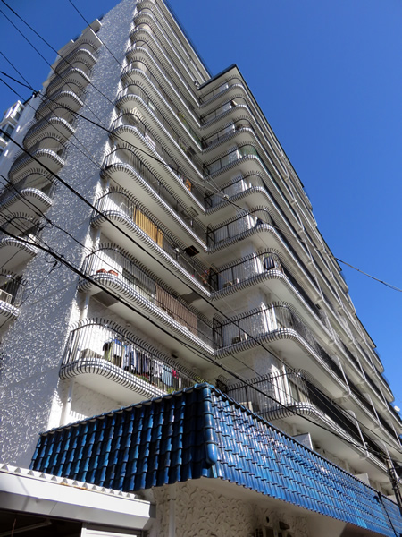 秀和第2八王子レジデンスの外観