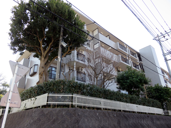 グランヒルズ新百合ヶ丘西館の外観