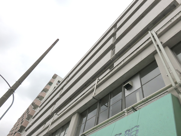 根岸駅前第2分譲共同ビルの外観