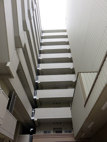 ミオカステーロ横浜根岸の外観