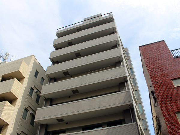 プラハ川崎本町通りの外観