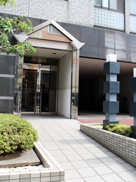 アドヴァンス川崎駅前の外観