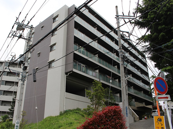 クレアホームズ向ヶ丘遊園の外観