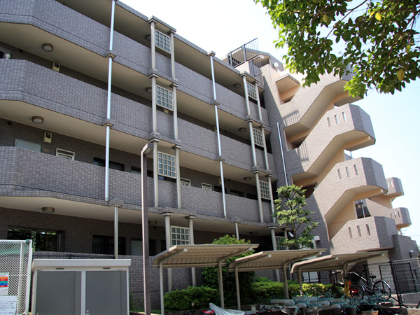 イトーピア梶ヶ谷パークサイドの外観