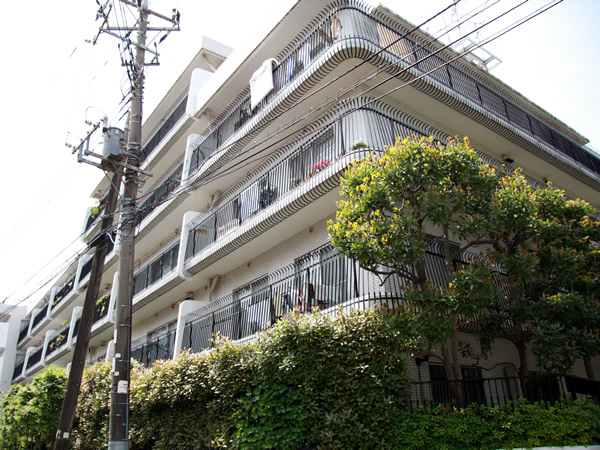 秀和宮崎台レジデンスの外観