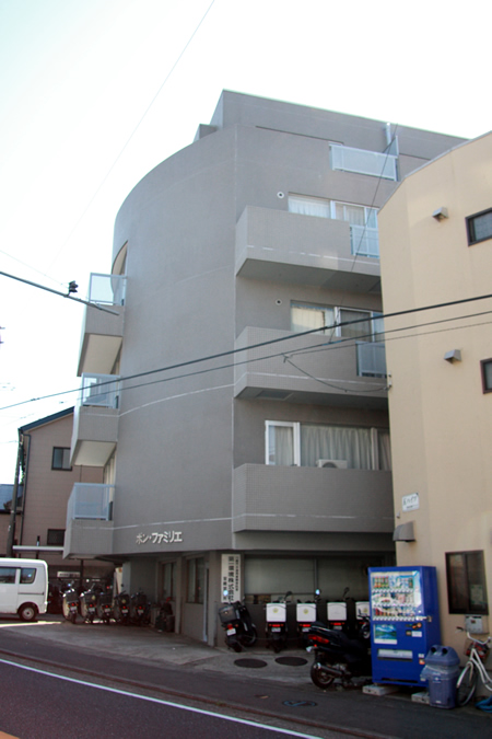 ボンファミリエの外観