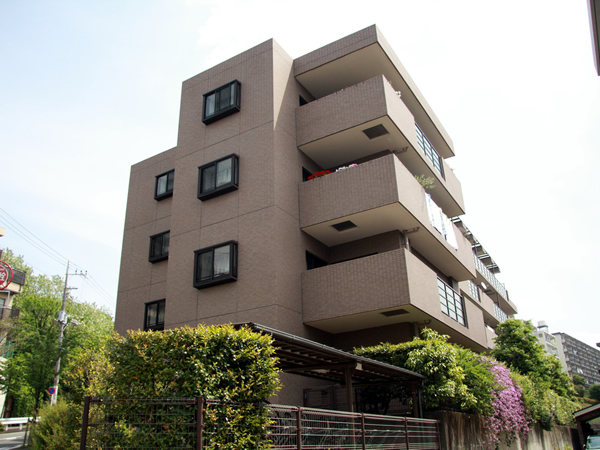 ロイヤルメイツ宮前平の外観