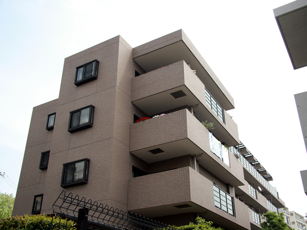 ロイヤルメイツ宮前平の外観