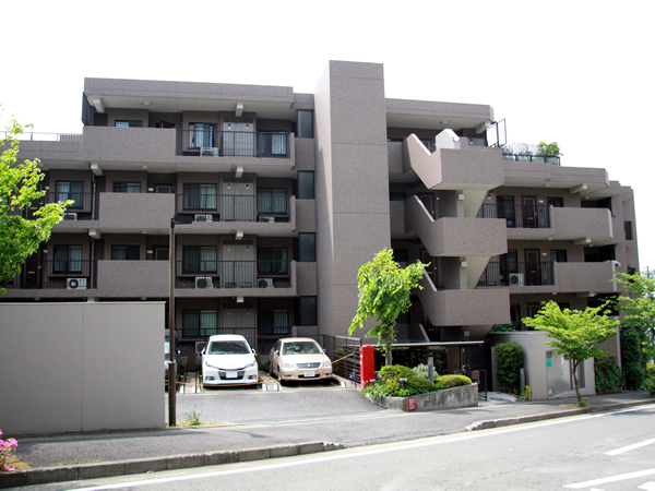 ロイヤルメイツ宮前平の外観