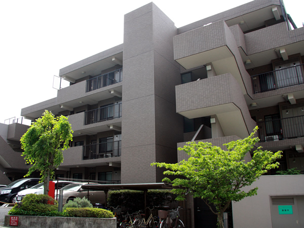 ロイヤルメイツ宮前平の外観