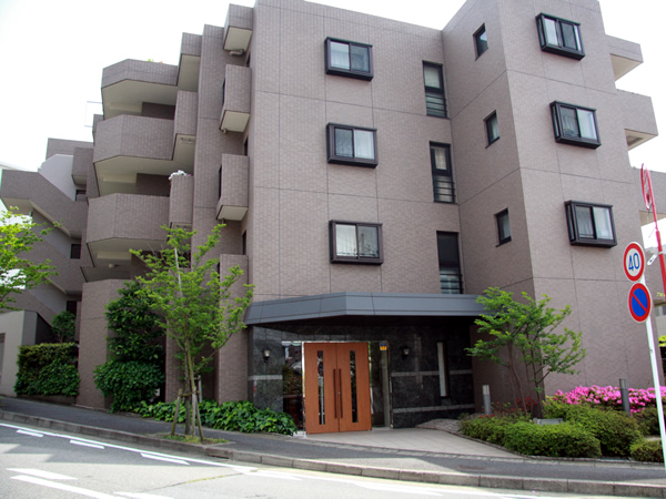 ロイヤルメイツ宮前平の外観