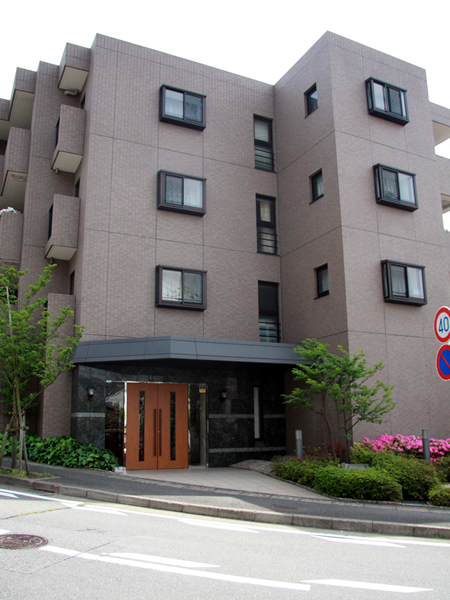 ロイヤルメイツ宮前平の外観