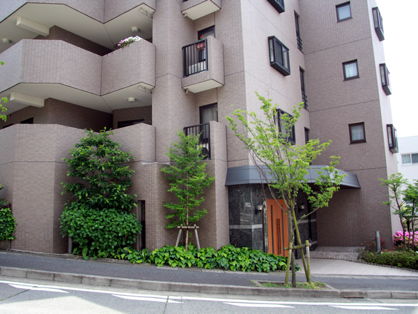 ロイヤルメイツ宮前平の外観