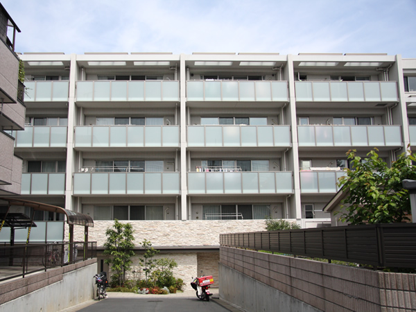 プレミスト宮崎台の外観