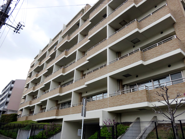 ダイアパレス市が尾の外観