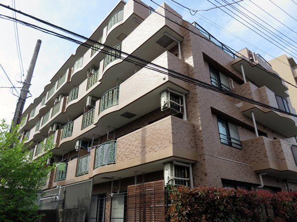 リベラル市が尾の外観